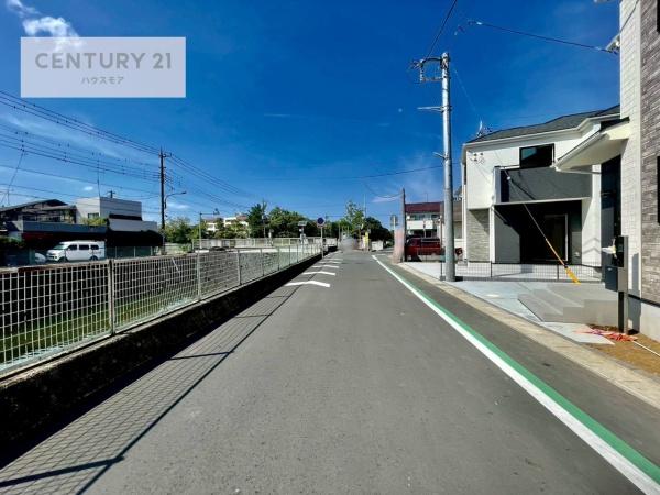 松戸市栄町8丁目 H号棟 新築戸建(前面道路含む現地写真)