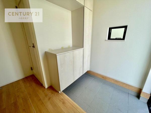 松戸市栄町8丁目 J号棟 新築戸建(玄関)