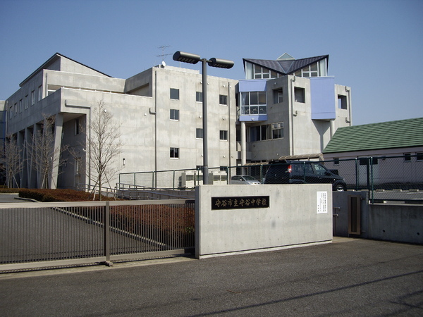 守谷市野木崎　新築戸建て(守谷市立守谷中学校)