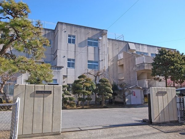 柏市松葉町3丁目　3号棟　新築戸建て(柏市立松葉中学校)