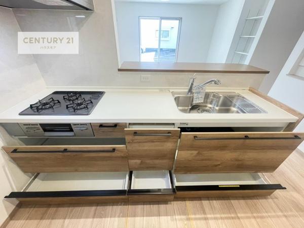 松戸市新松戸南2丁目　2号棟　新築戸建