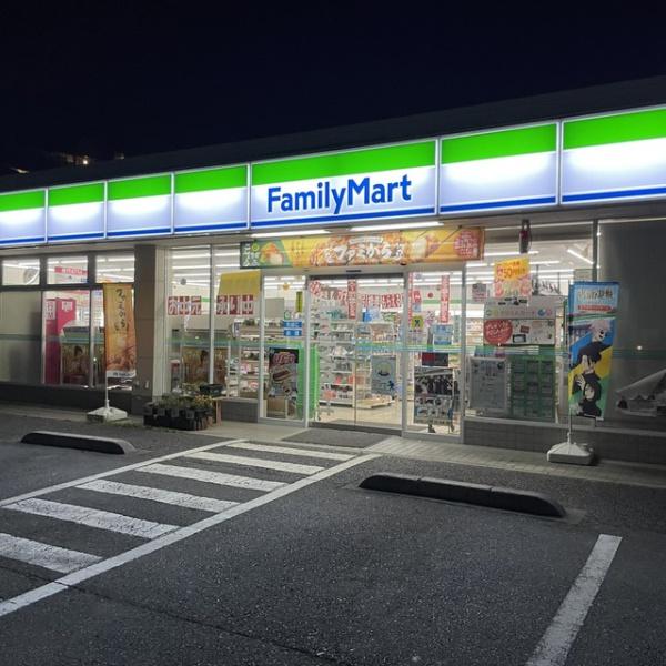 初石パークホームズB棟(ファミリーマート流山初石店)