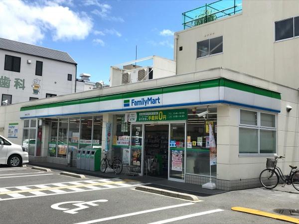 シャトーサンパークスクエア(ファミリーマート今津中三丁目店)