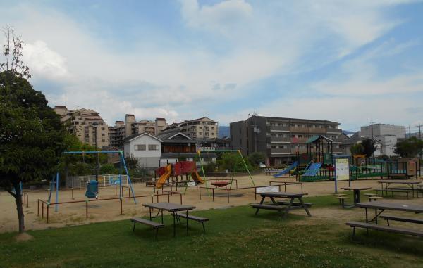 住道駅前第二団地九号棟(末広公園)