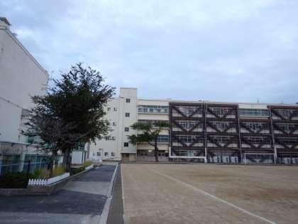 大東市野崎３丁目の中古一戸建て(大東市立四条中学校)