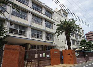 万葉ハイツ鶴見緑地(大阪市立茨田西小学校)