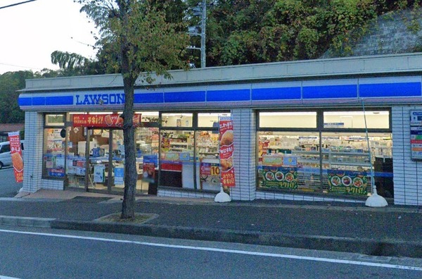 ロワレール日限山ファースト(ローソン戸塚舞岡町店)