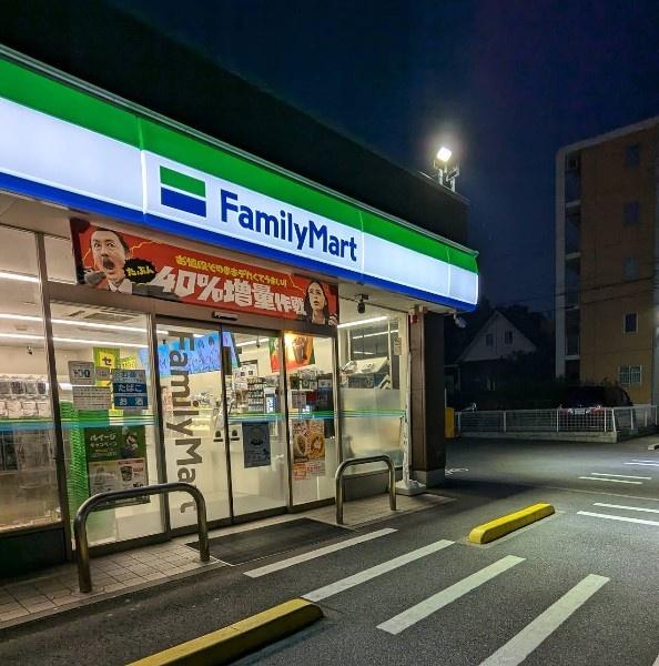 ラヴィドール宮前平(ファミリーマート宮前犬蔵一丁目店)