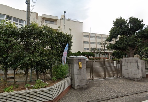 横浜市金沢区六浦南２丁目の中古一戸建て(横浜市立六浦中学校)