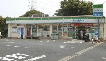 港南台おおるり第２団地１０号棟(ファミリーマート港南台ガーデン店)