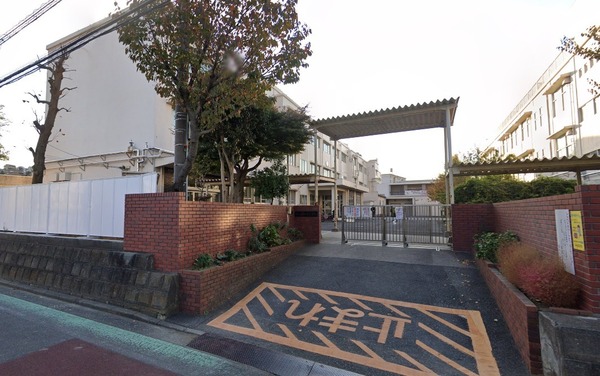 横浜市磯子区岡村６丁目の中古一戸建て(横浜市立藤の木小学校)