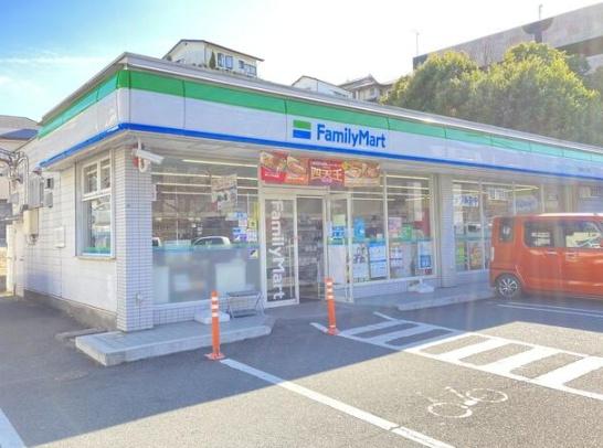港南台日野ハイツ(ファミリーマート日野南三丁目店)