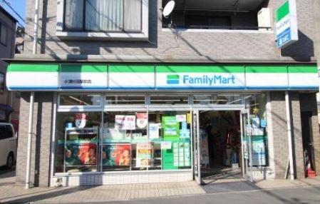 レクハイム杉田(ファミリーマート小浦杉田駅前店)