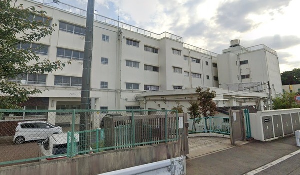 宮向団地 四街区六号棟(横浜市立羽沢小学校)
