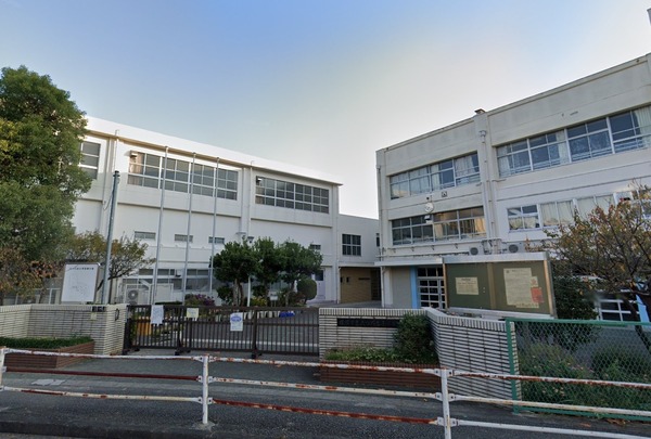横浜パークタウンE棟(横浜市立六つ川台小学校)
