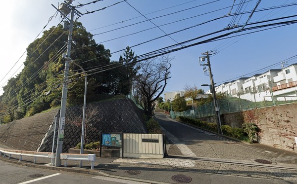 横浜市港南区芹が谷119① 新築分譲住宅 1号棟(横浜市立芹が谷中学校)