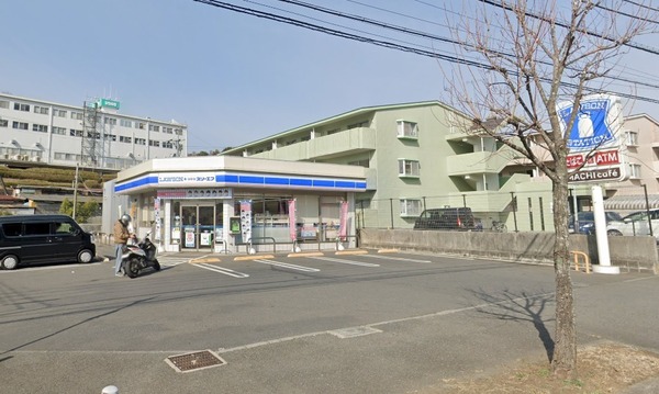 グリーンコーポ多摩プラザA棟(ローソン・スリーエフ青葉元石川町店)