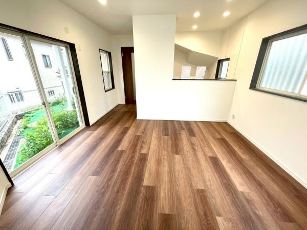 横浜市港南区笹下5丁目の中古一戸建て(リビング)