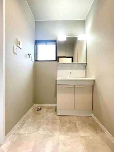 横浜市港南区笹下5丁目の中古一戸建て(洗面台・洗面所)