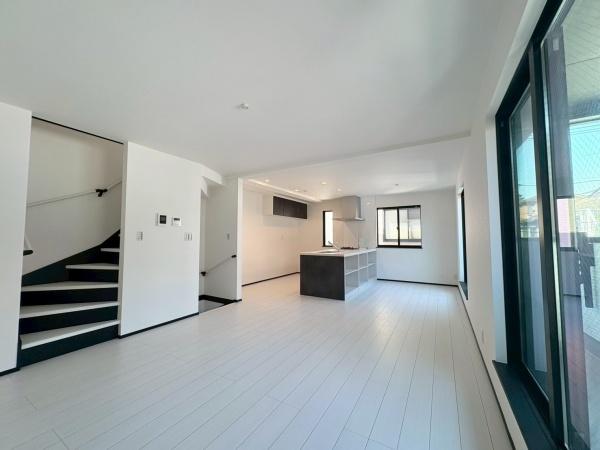 新築戸建 横浜市鶴見区生麦3丁目(リビング)