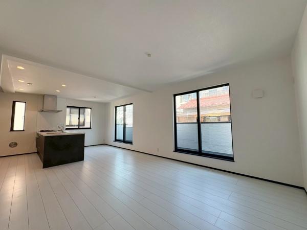 新築戸建 横浜市鶴見区生麦3丁目(リビング)