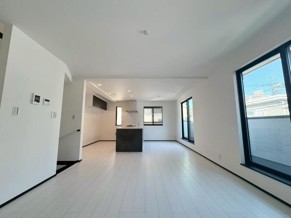 新築戸建 横浜市鶴見区生麦3丁目(リビング)