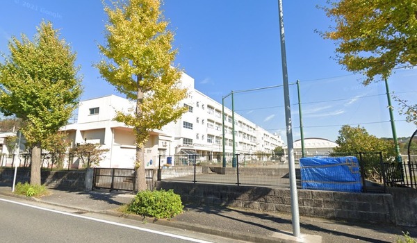 横浜市栄区中野町の中古一戸建て(横浜市立本郷小学校)