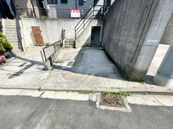 横浜市西区東久保町の中古一戸建て