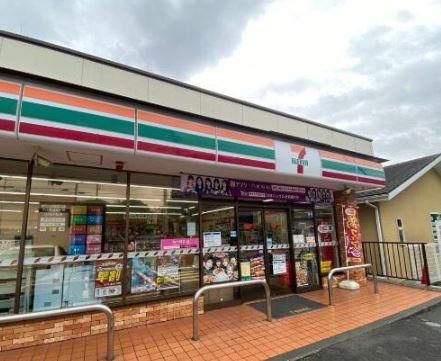 クイーンズガーデンヒルトップレジデンス(セブンイレブン横浜日野2丁目店)