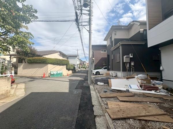 新築戸建 下和泉4丁目Ⅱ 1号棟(前面道路含む現地写真)
