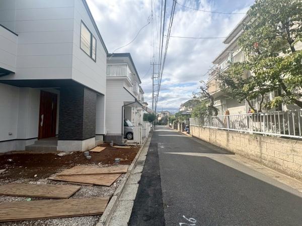 新築戸建 下和泉4丁目Ⅱ 1号棟(前面道路含む現地写真)