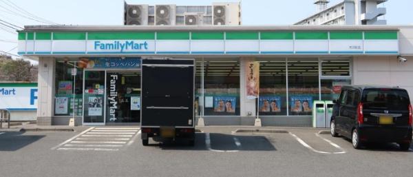 フローレンスパレス左近山(ファミリーマート市沢町店)