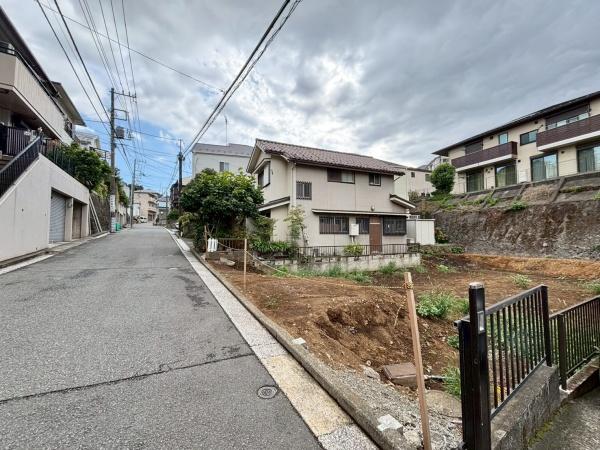 新築戸建 保土ヶ谷区鎌谷町Ⅰ(前面道路含む現地写真)