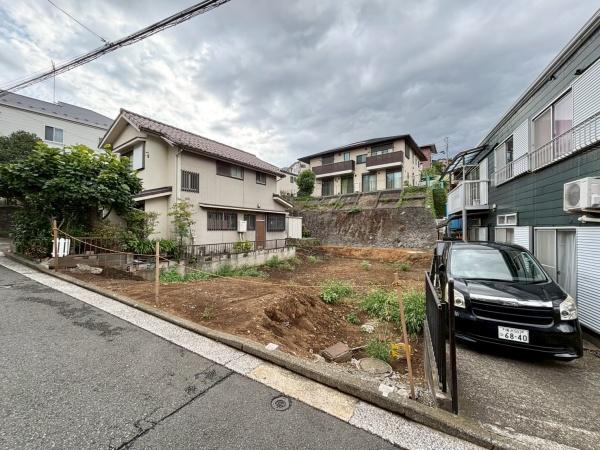 新築戸建 保土ヶ谷区鎌谷町Ⅰ(前面道路含む現地写真)
