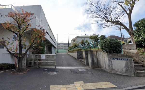 グランドメゾン保土ヶ谷ヒルズ(横浜市立岩崎中学校)