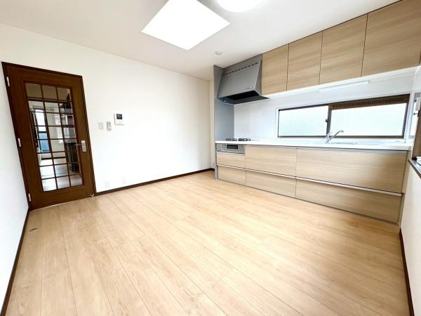 横浜市戸塚区影取町の中古一戸建て(リビング)