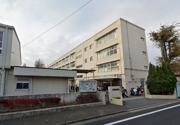 左近山団地5街区9号棟(横浜市立左近山小学校)