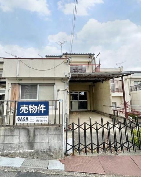 茨木市山手台３丁目の中古テラスハウス