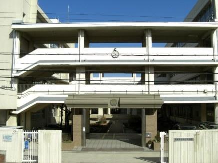 マンション南茨木　3階(茨木市立天王中学校)