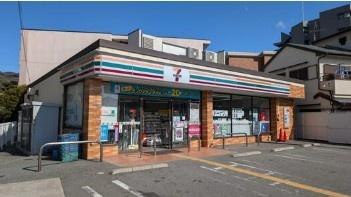宝塚ビューハイツ　３階(セブンイレブン宝塚売布東の町店)