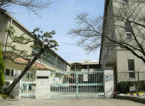 ローレルハイツ茨木壱号棟　２階(茨木市立三島小学校)