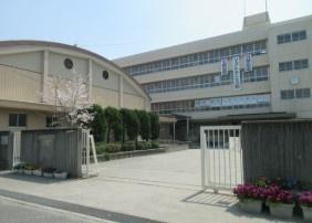 さんくれーる茨木　Ｃ棟　１階(茨木市立西陵中学校)