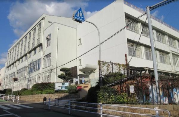 神戸市垂水区歌敷山４丁目の中古一戸建て(神戸市立霞ヶ丘小学校)