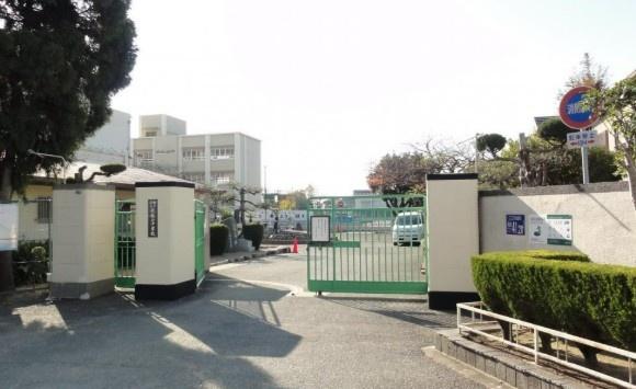 神戸市垂水区歌敷山４丁目の中古一戸建て(神戸市立歌敷山中学校)