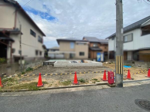 栗東市中沢2丁目の新築一戸建(前面道路含む現地写真)