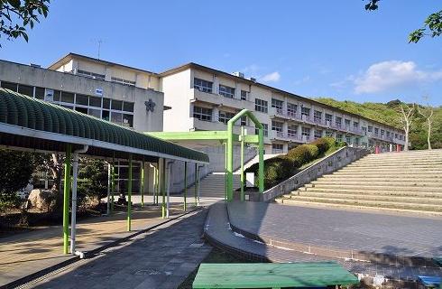 岡崎市山綱町字扇子山の中古一戸建て(岡崎市立本宿小学校)