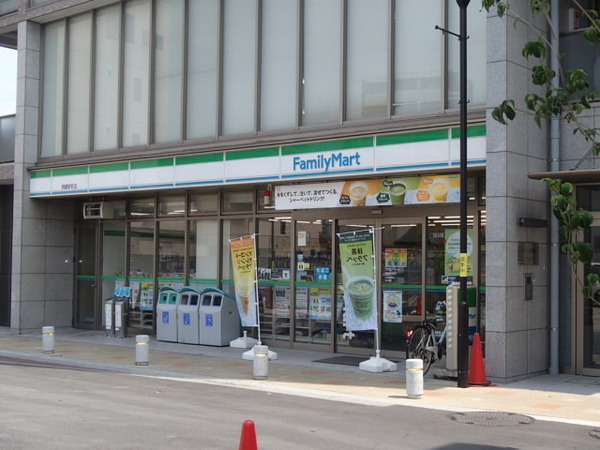 レゾンシティ岡崎駅前プレミアムコート(ファミリーマート岡崎駅前店)