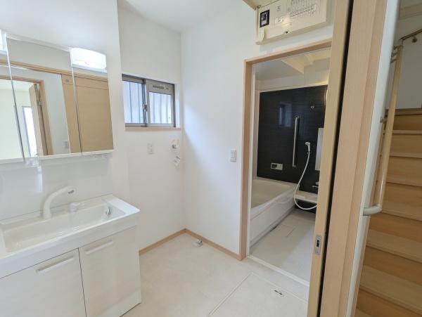 岡崎市戸崎町字藤狭の中古一戸建て