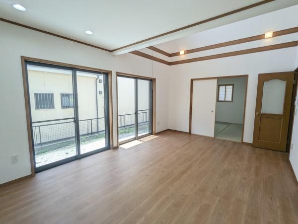 安城市里町戸建