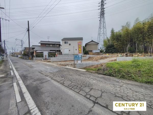 岡崎市六名南 新築戸建 1号棟(前面道路含む現地写真)